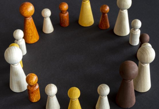 chess-wooden-pieces-circle-shape