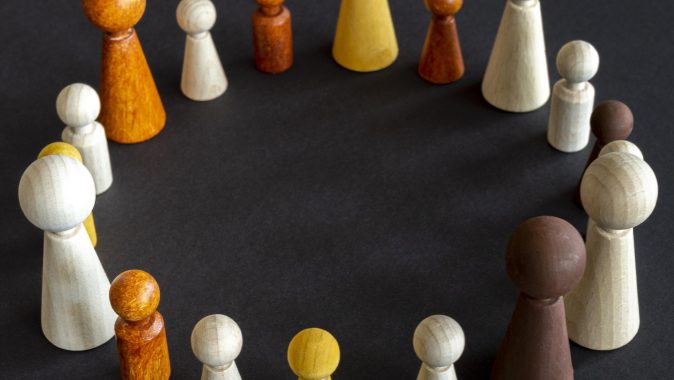 chess-wooden-pieces-circle-shape