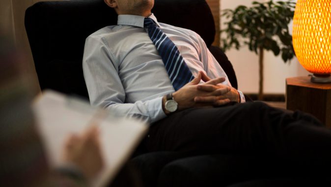 primer-plano-empleado-corporativo-quemado (1)